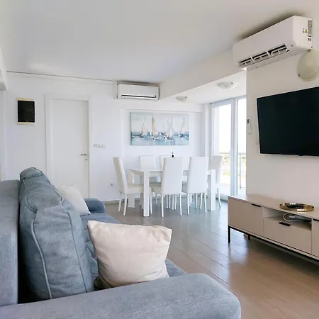 Apartment Sunset View Penthouse - Modern Three Bedroom With Amazing Sea View