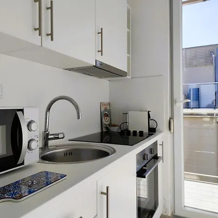 Sunset View Penthouse - Modern Three Bedroom With Amazing Sea View