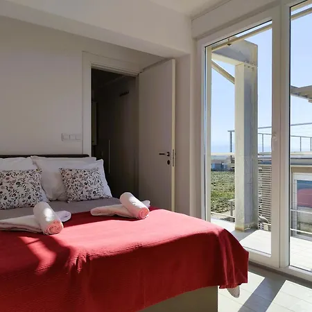 Sunset View Penthouse - Modern Three Bedroom With Amazing Sea View Apartment
